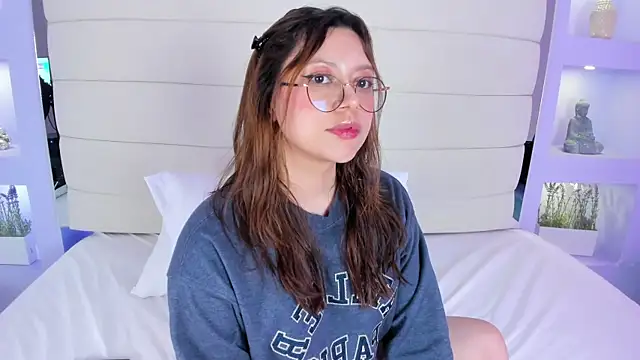 Lanna18 online show from March 6, 2025, 6:05 pm