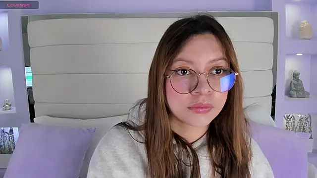 Lanna18 online show from March 12, 2025, 12:04 pm