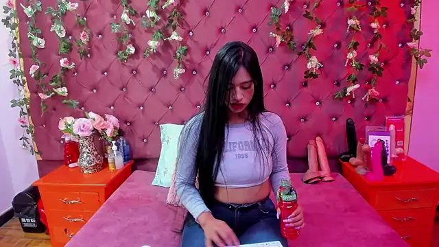 Snapshot of Mariana_Prin chatting on September 25, 2025, 2:37 am Mariana Prin online show from September 25, 2025, 2:37 am