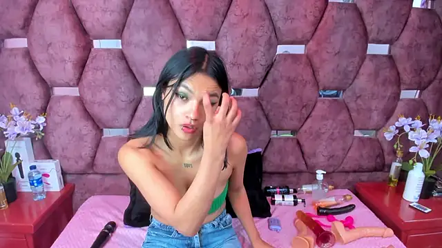 Snapshot of SaraLoveee_ chatting on March 9, 2025, 6:39 am SaraLoveee  online show from March 9, 2025, 6:39 am