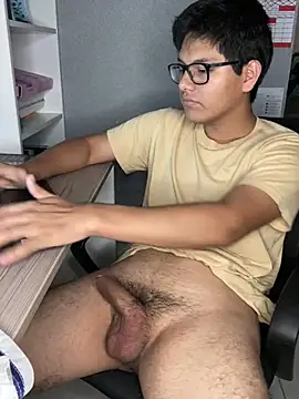 Snapshot of YouMikolins chatting on March 1, 2025, 8:31 pm YouMikolins online show from March 1, 2025, 8:31 pm