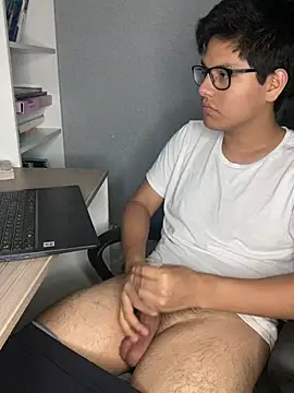 Snapshot of YouMikolins chatting on March 8, 2025, 4:12 am YouMikolins online show from March 8, 2025, 4:12 am