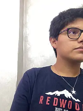 Snapshot of YouMikolins chatting on March 16, 2025, 12:56 am YouMikolins online show from March 16, 2025, 12:56 am