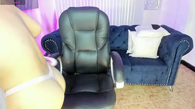 naomii campbell  online show from December 13, 2024, 3:54 pm