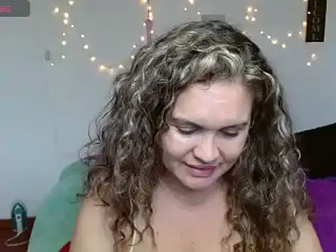 helenca43 online show from January 29, 2025, 8:46 pm