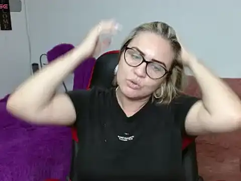 helenca43 online show from February 1, 2025, 11:48 pm