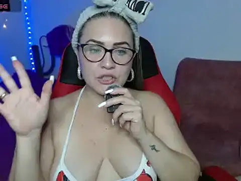 helenca43 online show from February 2, 2025, 2:48 am