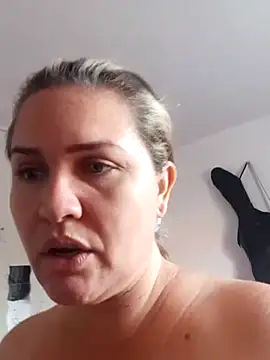 helenca43 online show from February 5, 2025, 1:22 pm