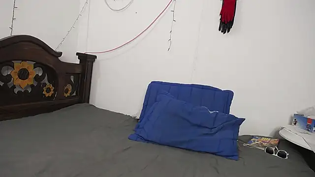 Snapshot of DominaLeona chatting on March 6, 2025, 11:42 pm DominaLeona online show from March 6, 2025, 11:42 pm