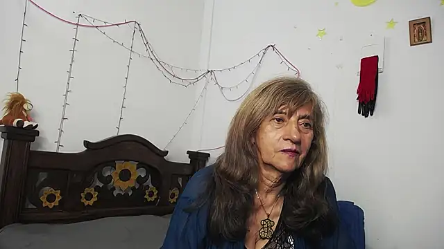 Snapshot of DominaLeona chatting on March 7, 2025, 9:59 pm DominaLeona online show from March 7, 2025, 9:59 pm