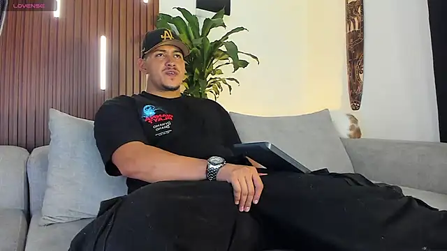 lucasanto  online show from February 2, 2026, 1:48 am