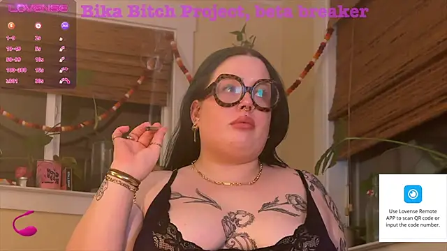 Snapshot of MissBika chatting on December 4, 2024, 7:50 am MissBika online show from December 4, 2024, 7:50 am