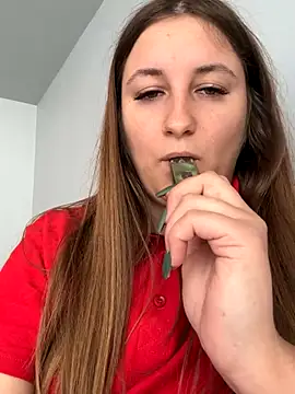 Strawberryyyyik online show from September 24, 2025, 5:00 am