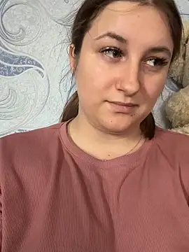 Strawberryyyyik online show from September 26, 2025, 8:18 am