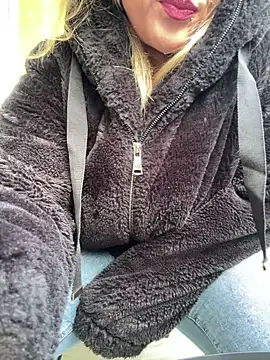 ZoeMesmerize online show from December 16, 2024, 8:52 am
