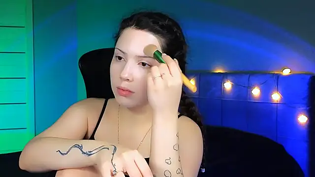 Stacy Gonzales  online show from February 4, 2025, 9:38 am