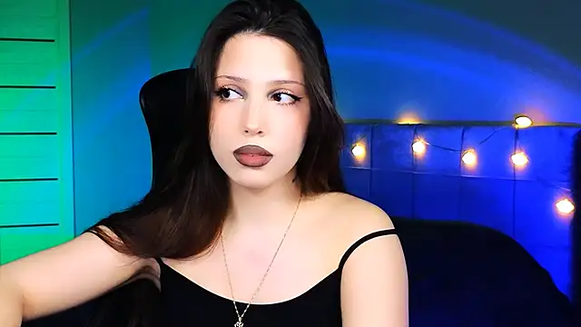 Stacy Gonzales  online show from February 28, 2025, 3:26 pm