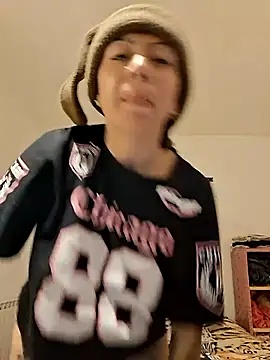 Snapshot of VenomKushx chatting on April 4, 2026, 1:04 am VenomKushx online show from April 4, 2026, 1:04 am