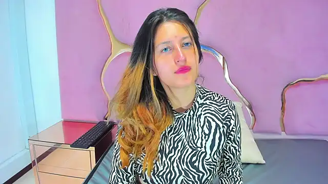 GiaRoussel online show from January 2, 2025, 1:51 pm