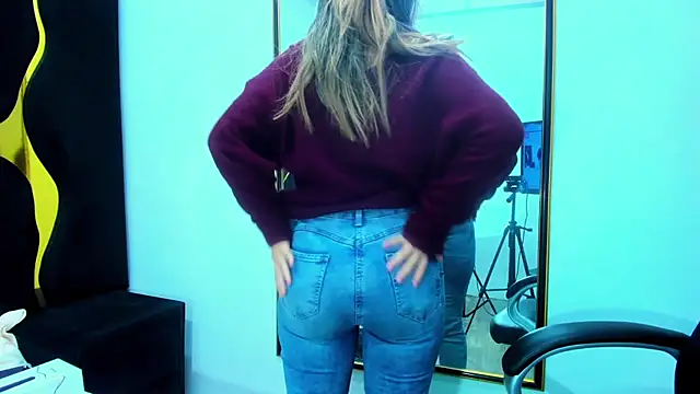 GiaRoussel online show from December 5, 2025, 4:36 pm