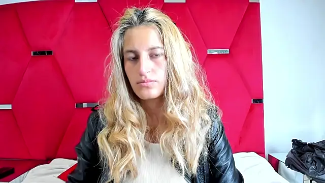 GiaRoussel online show from February 2, 2026, 7:45 pm