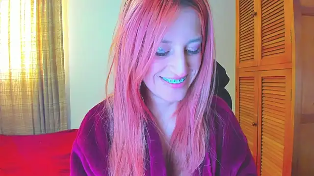 Snapshot of GiaRoussel chatting on June 18, 2026, 3:27 pm GiaRoussel online show from June 18, 2026, 3:27 pm