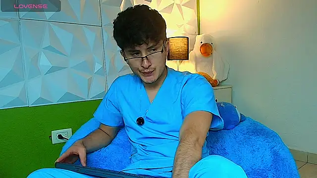 Snapshot of santyago_taylor chatting on September 15, 2025, 6:30 pm santyago taylor online show from September 15, 2025, 6:30 pm