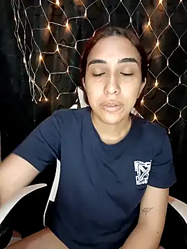 Snapshot of ifeelverywet_andhot chatting on September 18, 2025, 2:41 pm ifeelverywet andhot online show from September 18, 2025, 2:41 pm