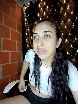 Snapshot of ifeelverywet_andhot chatting on November 1, 2025, 4:14 am ifeelverywet andhot online show from November 1, 2025, 4:14 am