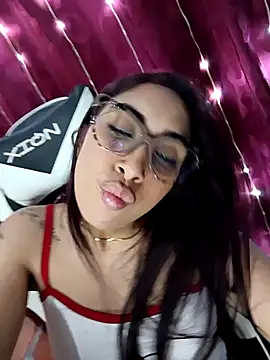 ifeelverywet andhot online show from April 29, 2026, 5:30 pm