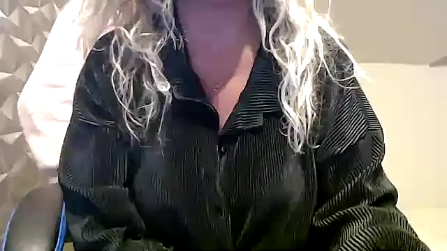 Snapshot of JenniLowen chatting on October 23, 2025, 9:08 am JenniLowen online show from October 23, 2025, 9:08 am