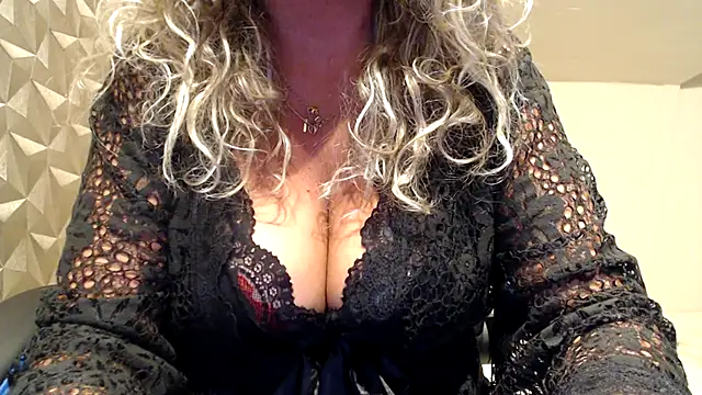 Snapshot of JenniLowen chatting on October 26, 2025, 7:58 am JenniLowen online show from October 26, 2025, 7:58 am