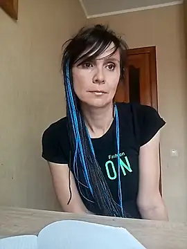 Francenia lolis online show from September 19, 2025, 8:05 am