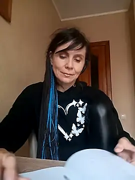 Francenia lolis online show from September 28, 2025, 7:47 am