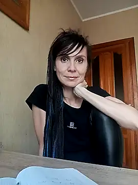 Francenia lolis online show from October 22, 2025, 8:36 am