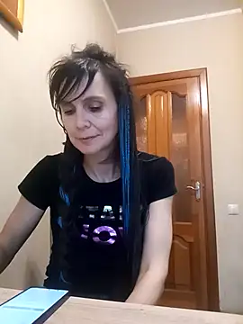 Francenia lolis online show from November 6, 2025, 2:07 pm