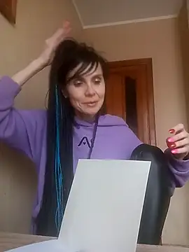 Francenia lolis online show from November 12, 2025, 11:54 am