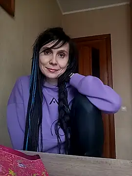 Francenia lolis online show from December 3, 2025, 9:07 am