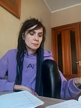 Francenia lolis online show from January 12, 2026, 12:21 pm