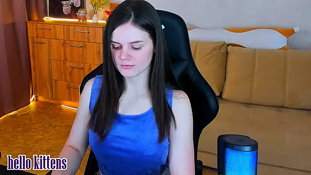 Lora Cain online show from December 12, 2024, 12:55 pm