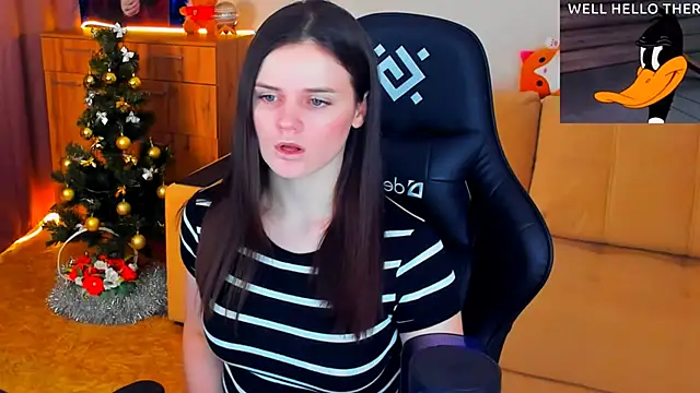 Lora Cain online show from December 22, 2024, 5:10 pm