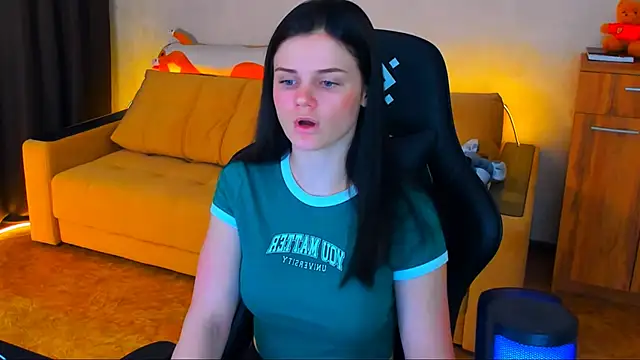 Lora Cain online show from January 15, 2025, 1:45 am