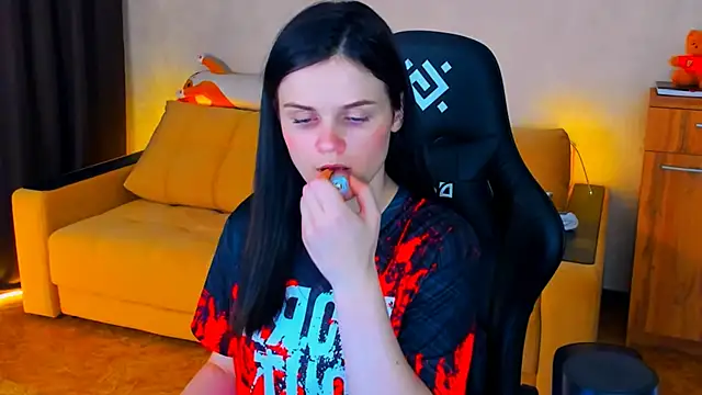 Lora Cain online show from January 15, 2025, 6:12 am