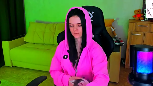 Lora Cain online show from January 30, 2025, 6:21 pm