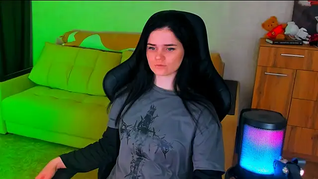 Lora Cain online show from February 10, 2025, 6:03 pm