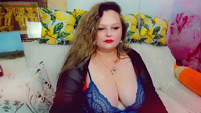 KlaraHoll online show from June 25, 2026, 3:49 pm