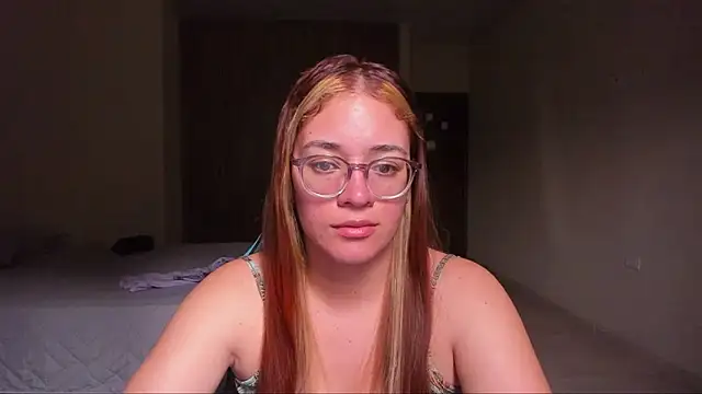 Snapshot of atenas_05_ chatting on February 25, 2025, 7:03 pm atenas 05 online show from February 25, 2025, 7:03 pm