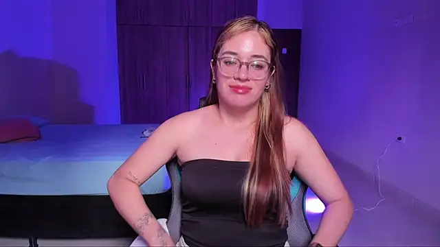 Snapshot of atenas_05_ chatting on February 28, 2025, 6:41 pm atenas 05 online show from February 28, 2025, 6:41 pm