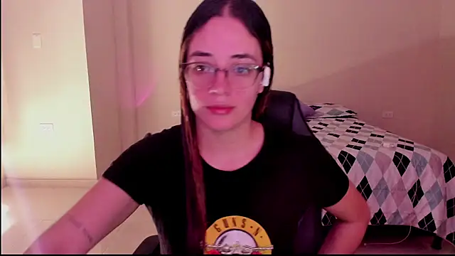Snapshot of atenas_05_ chatting on September 9, 2025, 6:18 pm atenas 05 online show from September 9, 2025, 6:18 pm