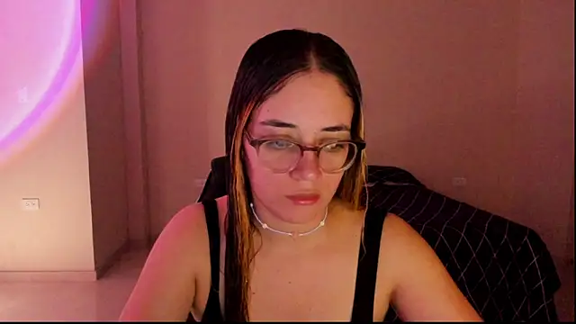 Snapshot of atenas_05_ chatting on September 11, 2025, 6:30 pm atenas 05 online show from September 11, 2025, 6:30 pm